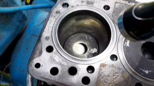 Двигатель Д-240 вытащил сломанный поршень