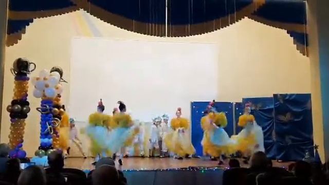 Танец Новогодний бал смотреть онлайн