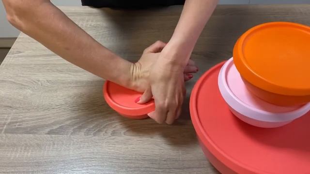 Tupperware Kā atvērt un aizvērt bļodas Kokons. Как открыть и закрыть чаши Кокон. смотреть онлайн