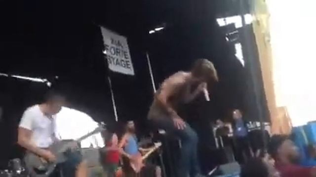 Warped tour 13' chiodos- the words 'best friend' become red смотреть онлайн