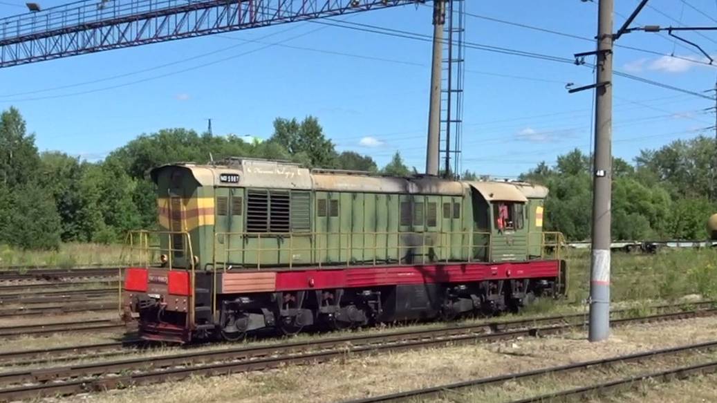 Тепловоз ЧМЭ3-5987 маневрирует на станции Костариха, Нижний Новгород смотреть онлайн