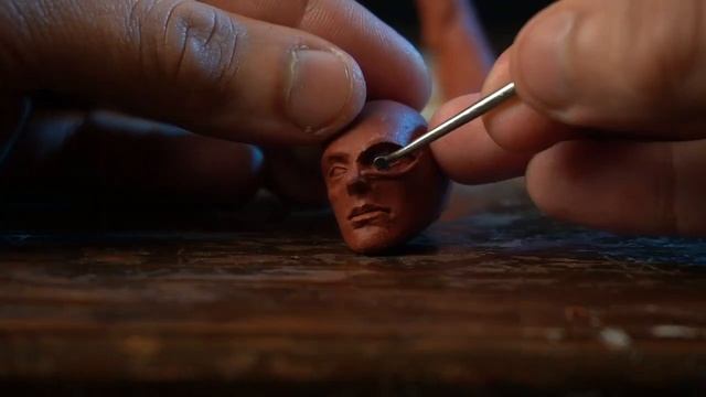 Фигура молотоборца из глины (аниме атака титанов) смотреть онлайн