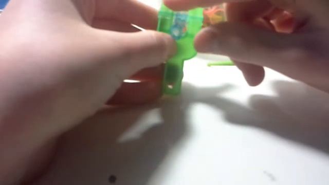 Урок 2 плетение Rainbow loom браслет рыбий хвост смотреть онлайн