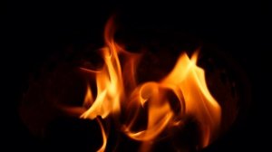 Прекрасный и воинственный огонь, пламя. Можно вечно смотреть на горящий огонь. Расслабление.