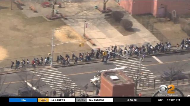 York College, high school evacuated due to bomb threat смотреть онлайн