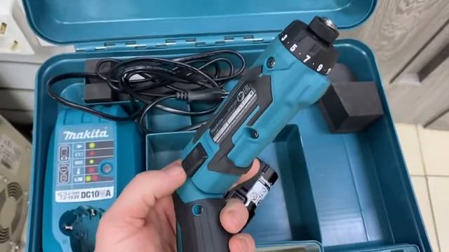 Электроотвёртка Makita DF012D смотреть онлайн