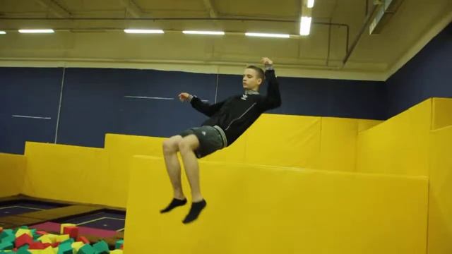 ВИНТ НА СПИНЕ смотреть онлайн