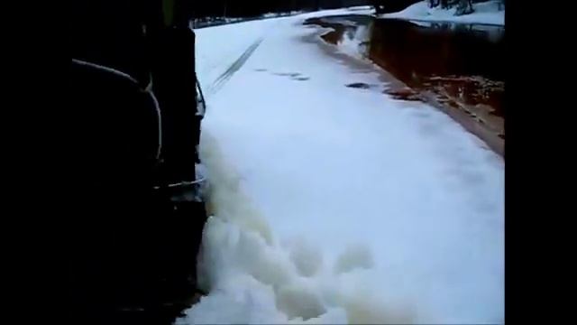 Мотобуксировщик УРАГАН 15 л.с. по снежной каше и воде, видео от Николая Анисимова смотреть онлайн