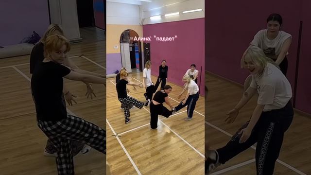 Приходите к нам на танцы, будем вместе падать и подниматься #bysdance #танцыспб #straykids #sclass смотреть онлайн