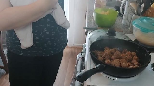 Vlog #61 Пеку Берлинер. Готовлю обед. смотреть онлайн