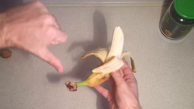Как правильно чистить банан *** How to clean banana (F.A.Q) смотреть онлайн