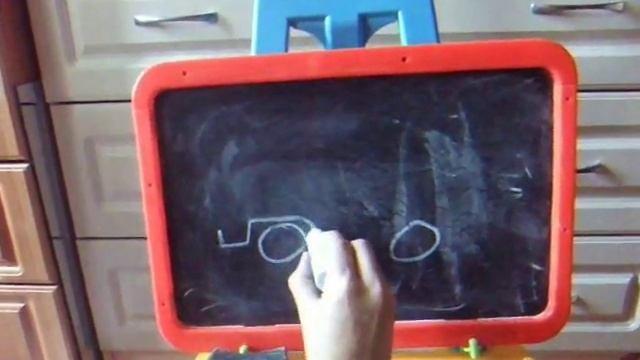Папа рисует с ребенком мелом. Dad draws with child chalk смотреть онлайн