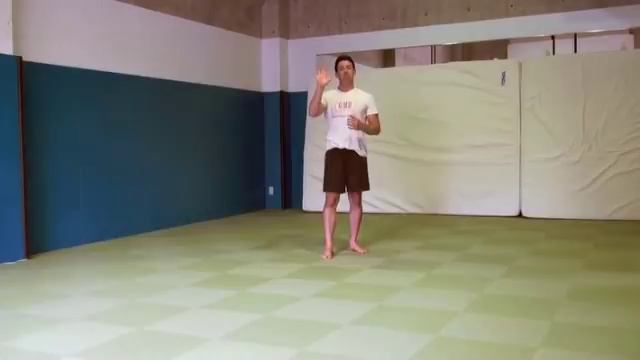 How to Bail Out of the Handstand with a Cartwheel or Pirouette смотреть онлайн