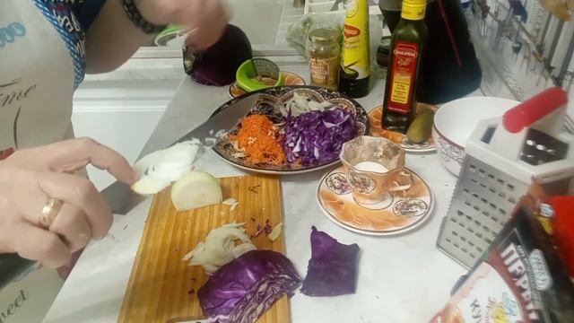 Салат с Красной Капустой!! Очень любим такой Салат,,,, 🥗канал Жизнь прекрасна! смотреть онлайн