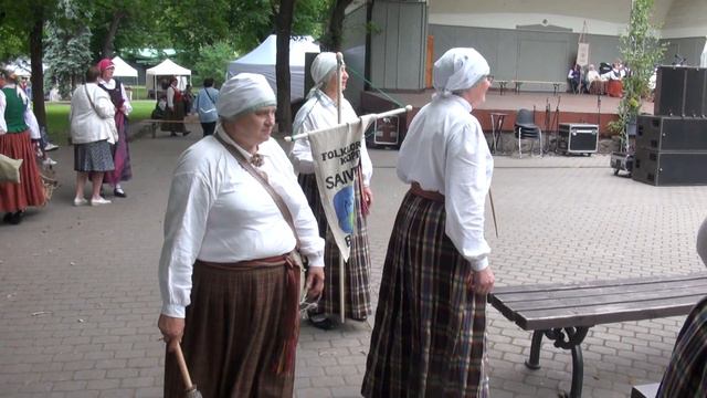 Dzīvā kultūras mantojuma darbnīcas un folkloras programma Vērmanes dārza | Rīga смотреть онлайн