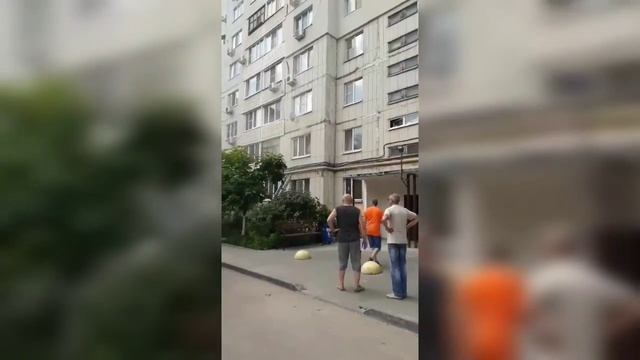 Пятилетние девочки стояли на балконе. Пожарные спасли детей из квартиры на Технической смотреть онлайн