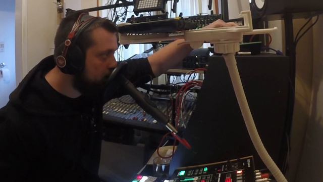 HardwareSound - Alien Takeover смотреть онлайн