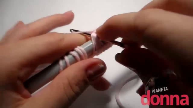 Tutorial uncinetto - Braccialetto con la tecnica del punto broomstick смотреть онлайн