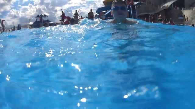 Аквапарк Ривьера в Казани ВЛОГ / We are in the Kazan water park Riviera смотреть онлайн