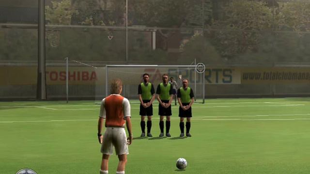 Jak strzelać wolne w FIFA 05 смотреть онлайн