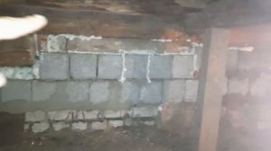 УДАЛИЛИ ГНИЛЫЕ ВЕНЦЫ В СРУБЕ ДОМА И ЗАЛОЖИЛИ БЛОКАМИ #ремонтдома #срубы #венцы #фундамент #деревня