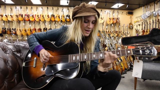 Swingin' Saturday with Sarah Rogo on our 1930 Gibson L-4 | Norman's Rare Guitars смотреть онлайн