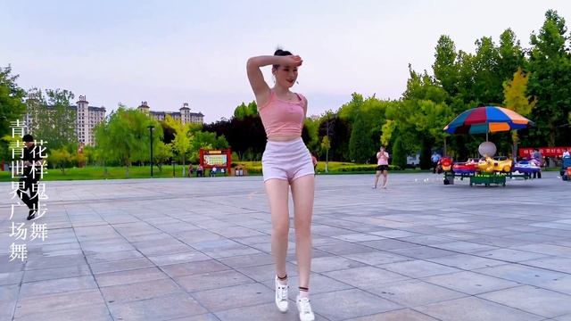 симпатичная девочка премило танцует шафл смотреть онлайн