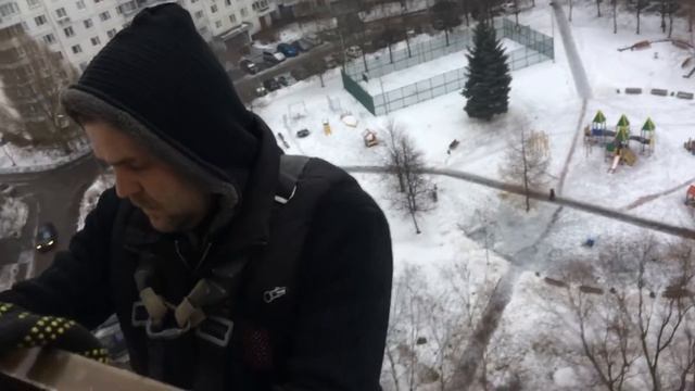 Спасение телефона промышленным альпинистом смотреть онлайн