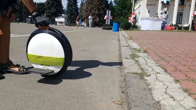 Обзор моноколеса NINEBOT ONE S2 и мои первые трюки смотреть онлайн