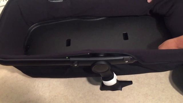 How to Remove the Textiles from a Bugaboo Fox Carrycot and Canopy смотреть онлайн