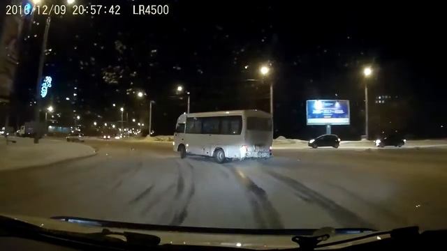 Решил дать угла на Автобусе смотреть онлайн