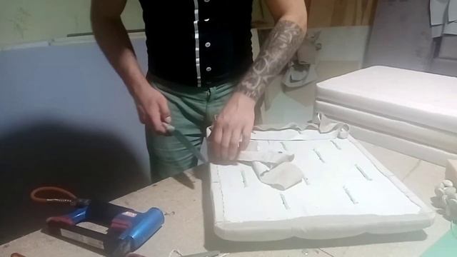 Прикроватные тумбы в каретной стяжке смотреть онлайн