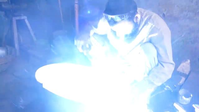 Как делают большие железные сковороды. смотреть онлайн