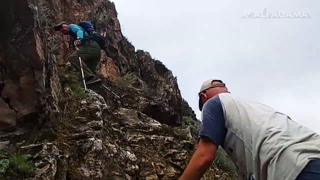По тропе Пожарка на борт Глубинного ущелья горы Душак в Копетдаге смотреть онлайн