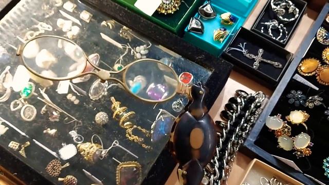 Элла Австралия готовит новую посылку в Россию а я тем временем удивил ее своей покупкой на Мосвинта смотреть онлайн