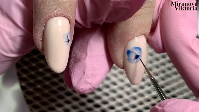 Весенний маникюр. Дизайн ногтей к 8 Марта. Коррекция акрилатиком. смотреть онлайн