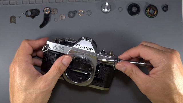 Canon AE-1 Program - Remove the Top Cover смотреть онлайн