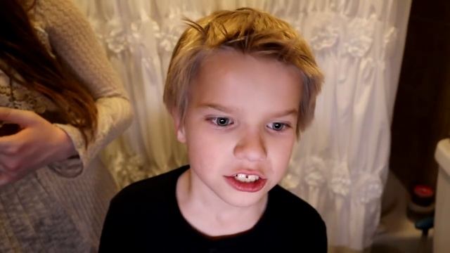 PLAYGROUND WARS! - Ghost In The Graveyard Night Game / That YouTub3 Family The Adventurers смотреть онлайн