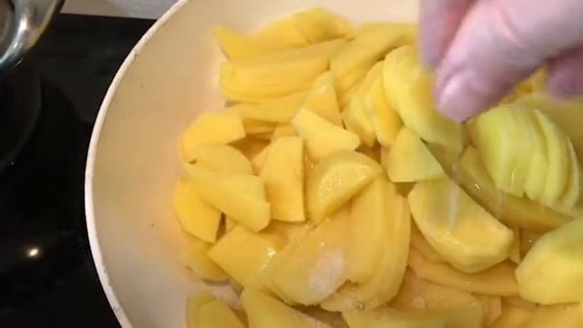 Жареная картошка по домашнему. Жареный картофель на сливочном масле. Готовить легко. смотреть онлайн