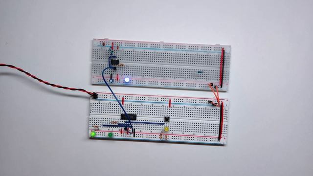 Регистр в 1 бит - простейшая ячейка памяти
