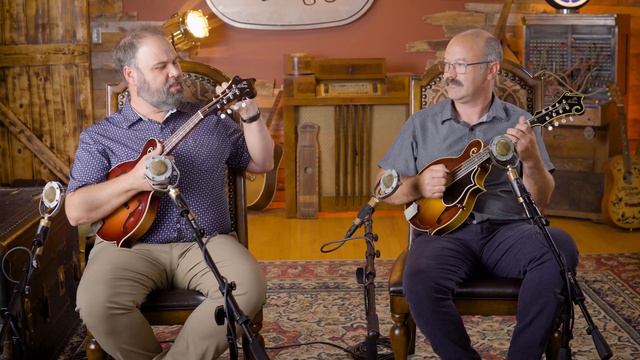 The Ultimate Lloyd Loar Mandolin Replica! | Gibson 1923 Master Model Review смотреть онлайн