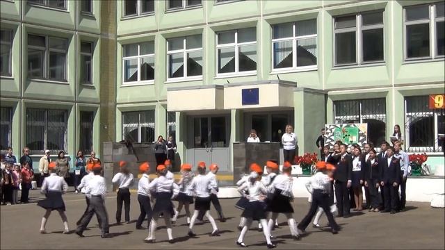 Школа 1996. Линейка, посвященная Дню Победы смотреть онлайн
