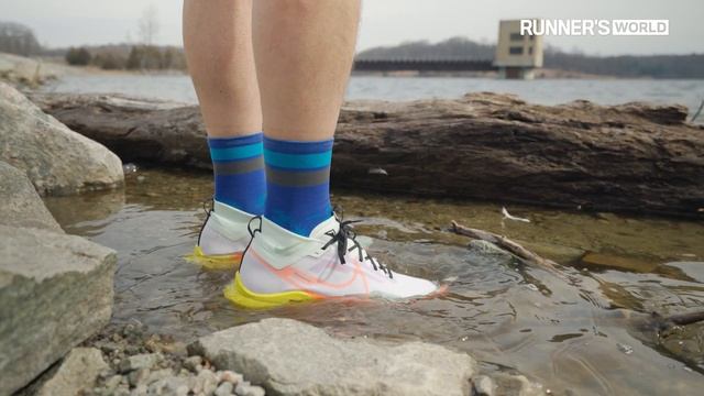 Nike Pegasus Trail 4 GTX Actually Delivers in Wet Weather | Runner's World смотреть онлайн