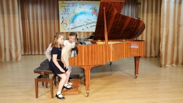 Три поросенка. Старая карусель в Париже. смотреть онлайн