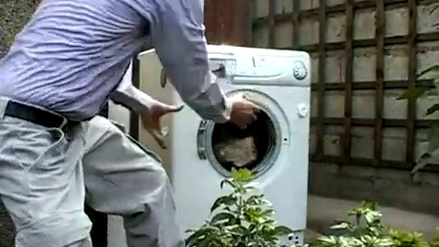 Кто кого: камень или стиралка? смотреть онлайн