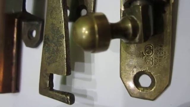 Коллекция навесных замков.