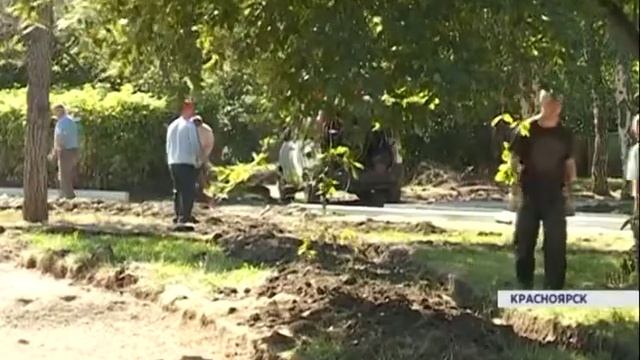 В сквере возле цирка ставят фонари и обустраивают велодорожки смотреть онлайн