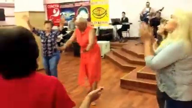 Течёт река от престола смотреть онлайн