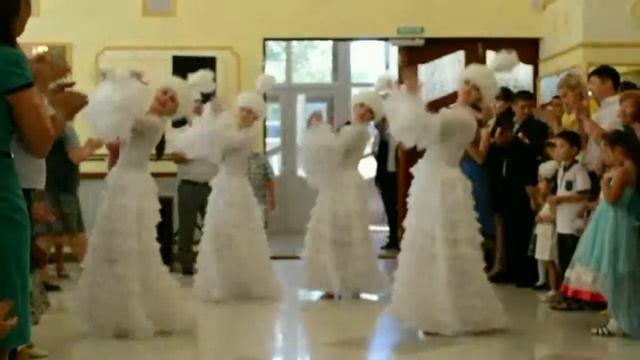 шоу Балет Ва-Банк г. Усть-Каменогорск вывод невесты под платком , шаныраком в цветке смотреть онлайн