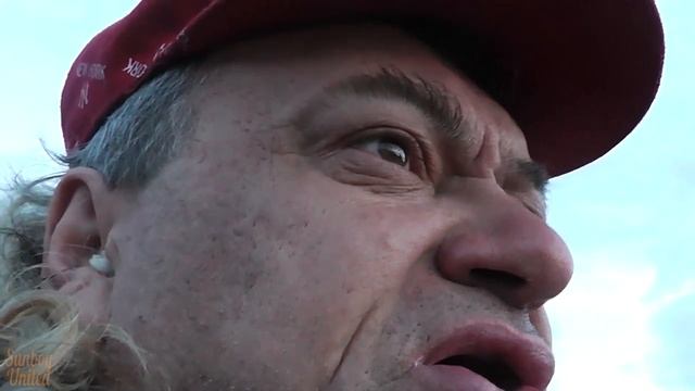 САНБОЙ БОМЖУЕТ ВОЗЛЕ КОЛОНКИ смотреть онлайн